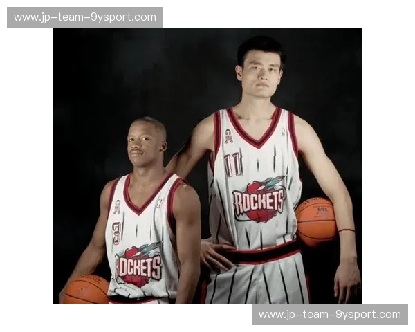 姚明火箭：火箭的“小巨人”与他的传奇征程